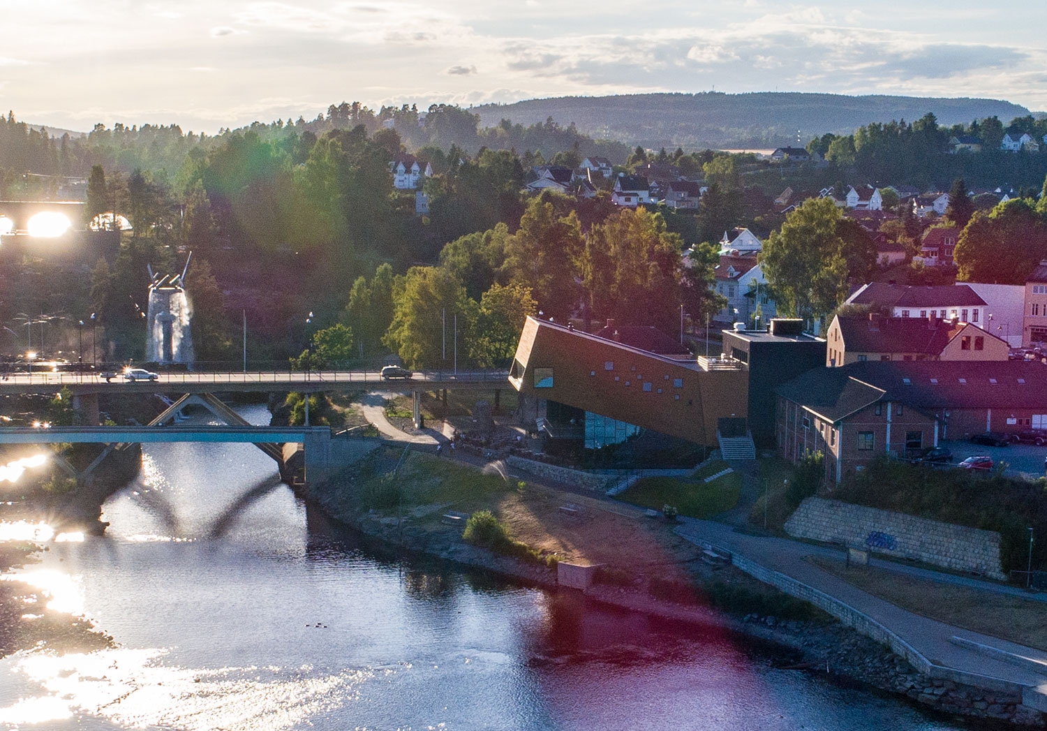 Gledeshuset har flere utvendige overvåkningskameraer