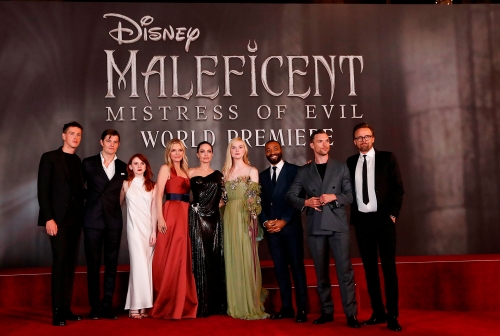 Stjernespekket: Her er Joachim Rønning på verdenspremieren for «Maleficent: Mistress of Evil» i Los Angeles 30. september, med f.v. Harris Dickinson, Sam Riley, Jenn Murray, Michelle Pfeiffer, Angelina Jolie, Elle Fanning, Chiwetel Ejiofor og Ed Skrein. 