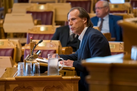 Jan Bøhler (nå Sp) under den muntlige spørretimen på Stortinget.