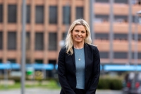 Folk synes det er mindre trygt å være seg selv på jobben og det er alarmerende, sier Marianne Hagen, administrerende direktør i Randstad. 