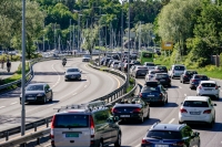 Tett trafikk ut fra Oslo sentrum på E18 ved Frognerkilen.