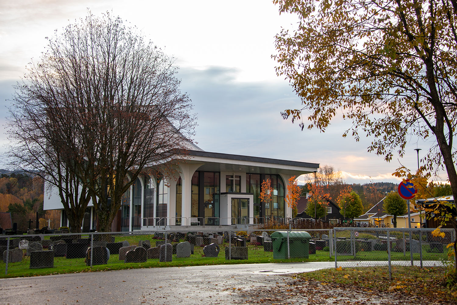 Hønefoss kirke er en av de kirkene i Ringerike kommune som tilbyr nattverd.