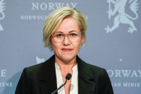 Helse- og omsorgsminister Ingvild Kjerkol (Ap) på en pressekonferanse om koronasituasjonen. 