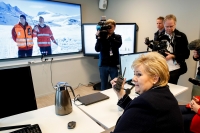 Via direktelink til frivillige i Jotunheimen åpnet statsminister Erna Solberg fredag påskesentralen hos Røde Kors. 