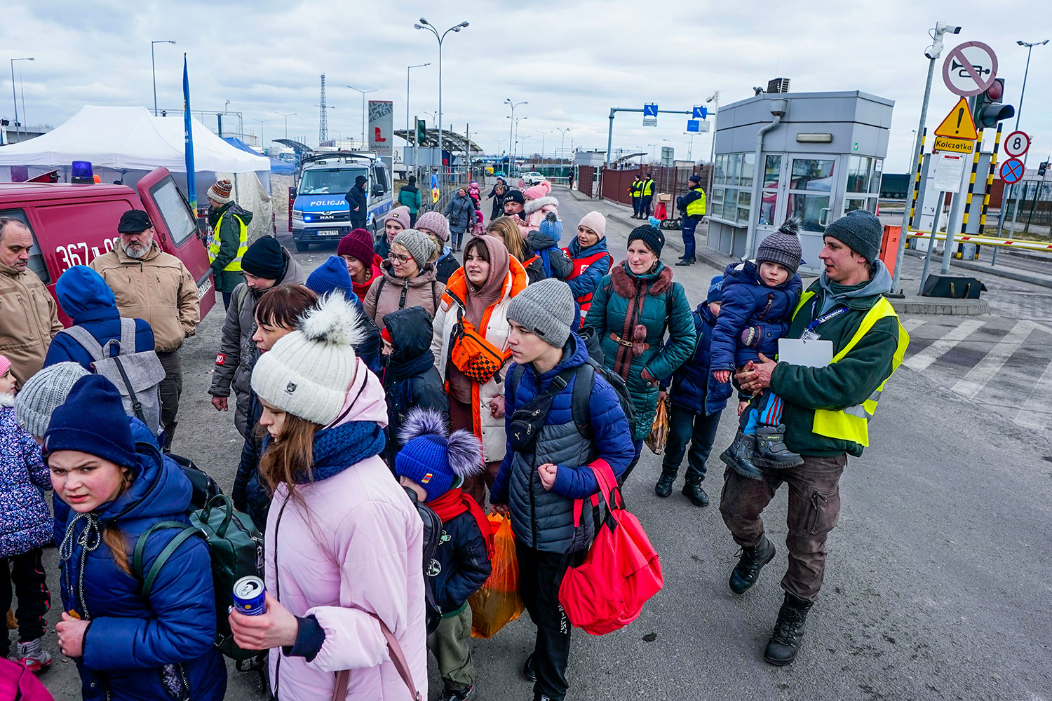 Flyktninger fra Ukraina ankommer grensen til Polen og byen Dorohusk onsdag.