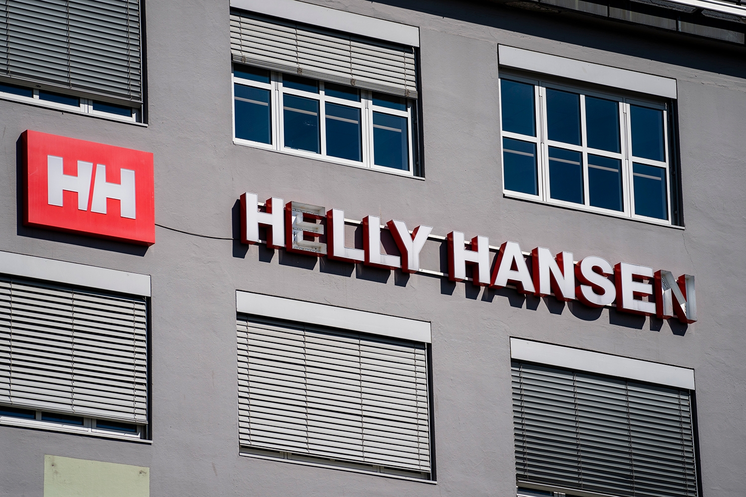 Helly Hansen har vært eid av canadiske Canadian Tire Corporation siden 2018, men har hatt hovedkontor i Oslo. 