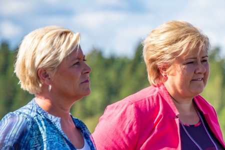 Frp-leder Siv Jensen har grunn til å smile over partiets framgang på målingene. Statsminister Erna Solberg (H) må derimot ta til takke med en tilbakegang på 4,6 prosentpoeng.