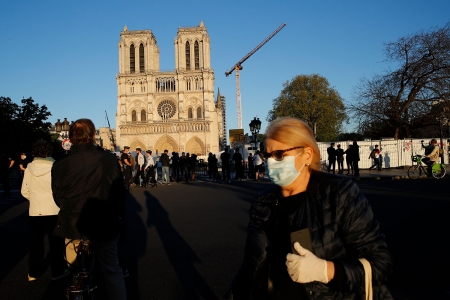 Gjenoppbyggingen av Notre-Dame startes opp igjen