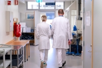 Færre legges inn på sykehus.
