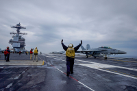 Verdens største krigsskip, det amerikanske hangarskipet USS Gerald R. Ford, ankommer Oslo onsdag. Foto: Håkon Mosvold Larsen / NTB