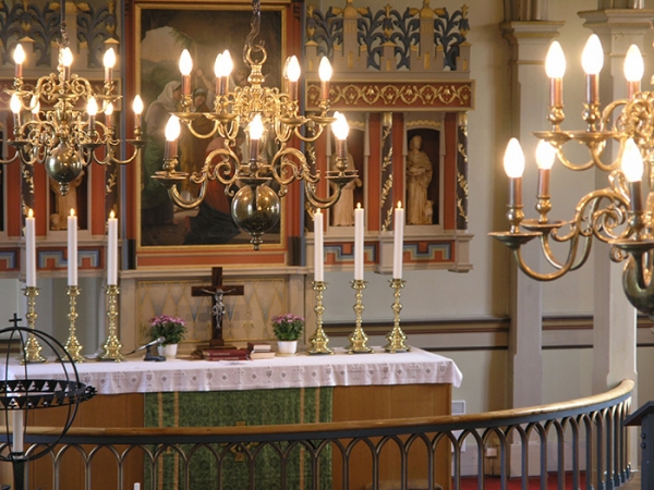 Alteret i Hønefoss gamle kirke